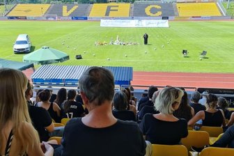 Bewegender Abschied von Fußballer Jan - Abschied von VFC-Spieler Jan S. Eine bewegende Trauerfeier fand am Freitagmittag im Plauener Vogtlandstadion statt. 