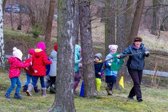 Bewegung an der frischen Luft: Mit dem Spiel-Spaß-Kindertreff in den Stadtpark -