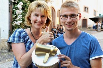 Bewerber für das Goldene Megaphon in Glauchau gesucht - 2019 fand die erste Preisverleihung des Goldenen Megaphons Glauchau statt. Hier freuen sich Jana Weber für den Bürgerverein „Wir im Wehrdigt“ und Tobias Chares vom TSV Wernsdorf.