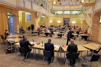 Bewerber zum Baubürgermeisteramt in Freiberg: "Es gab eine Hetzkampagne" - Der Freiberger Stadtrat, hier bei einer Sitzung im Januar 2022, hat vergangene Woche den neuen Beigeordneten für Stadtentwicklung und Bauwesen gewählt.