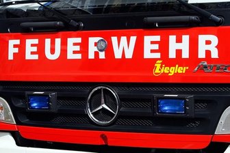 Bewohner nach Brand in Krankenhaus - Haus unbewohnbar -