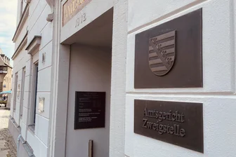 Beziehungsdrama im Erzgebirge vor Gericht: Mann soll Lebensgefährten seiner Ex bedroht haben - Die Verhandlung fand diese Woche vor dem Amtsgericht Stollberg statt.