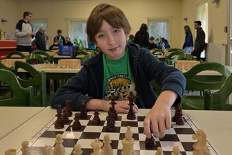Bezirksmeisterschaften im Schach: Wieder mehr Nachwuchs am Brett - Erik Dotschuweit vom ESV Nickelhütte Aue hat in der Vergangenheit sogar schon an einer Deutschen Meisterschaft teilgenommen. Die Hürde Bezirksmeisterschaft übersprang er wenig überraschend locker.