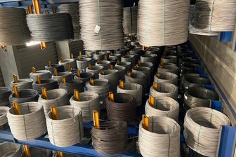 BGH Edelstahl Lugau plant neue Halle zur Feindrahtproduktion - BGH Edelstahl fertigt unter anderem Drähte, hier abgebildet Walzdrahtringe.