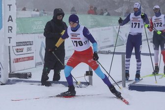 Biathlon: Petrus bremst Athleten am Fichtelberg aus - Kevin Deter (Mitte) vom PSV Schwarzenberg sah die Verlegung von Altenberg nach Oberwiesenthal mit gemischten Gefühlen.