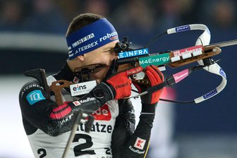 Biathlon: Sachse Strelow kehrt in Weltcup zurück - Justus Strelow am Schießstand in Aktion.