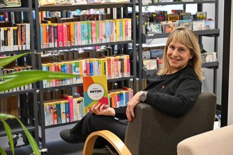 Bibliothek im Erzgebirge bald ohne Chefin: Warum Heidi Eismann nach Berlin geht - Heidi Eismann ist die Chefin der Bibliothek in Neukirchen. Bald ist sie Bibliothekarin.