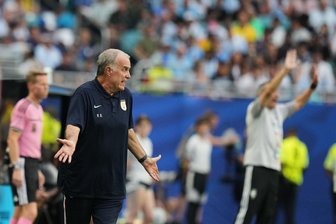Bielsa zu eigenwilligem WM-Fotoshooting: "Bin kein Model" - Uruguays Nationaltrainer Marcelo Bielsa kann manche Mechanismen im Profifußball nicht verstehen.