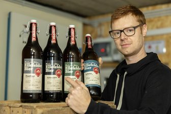 Bier aus dem Vogtland: Ellefelder Hobbybrauer startet mit eigenem Craftbeer durch - Tobias Böttiger hat mit seiner Minibrauerei Böttiger ein kleines Unternehmen gegründet. Bislang gibt es vier verschiedene Biere in kleinen Mengen. Doch der Ellefelder hat weitere Pläne für das nächste Jahr.