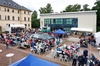 „Bier, Bratwurst, Blasmusik“ füllt den Lichtensteiner Palaishof - Der Lichtensteiner Palaishof war am Donnerstagmittag gut gefüllt.