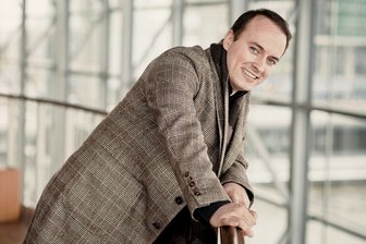 Bier-Operette erlebt Anfang 2023 im Annaberger Winterstein-Theater ihre Uraufführung - Wanderer zwischen den Welten: Der Hamburger Daniel Behle singt und komponiert und macht in beiden Metiers keinen Unterschied zwischen E- und U-Musik.