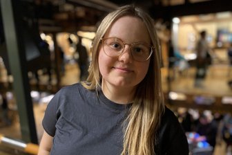 Bierbrauer im Vogtlanddorf oder Grundschullehrerin auf Pazifikinsel: Das wurde aus Plauener Diesterwegianern - Antonia Lotze (19) ist Mitorganisatorin des traditionellen Abi-Treffens im Plauener Malzhaus.