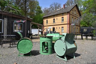 Biergarten in Amerika wird zu „Hermine“: Neuer Imbiss öffnet am 1. Mai - Im Peniger Ortsteil Amerika laufen die Arbeiten für die bevorstehende Eröffnung des Imbisses „Hermine“ auf Hochtouren.