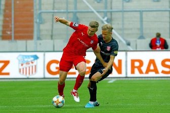 Big Points im Abstiegskampf: FSV Zwickau feiert Kantersieg gegen den Halleschen FC - Elias Huth (l.) brachte den FSV Zwickau in der 25. Minute in Führung.