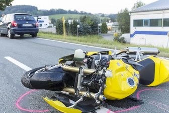 Biker bei Unfall auf B 95 verletzt - 
