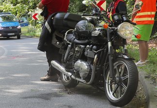 Biker bei Unfall auf der S223 verletzt -