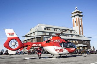 Biker erfasst Fußgängerin - Rettungshubschrauber am Fichtelberg -