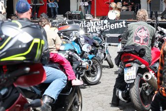 Biker-Gottesdienst in Oederan: Motorrad und Glaube - Ein Bikergottesdienst wie hier in Klingenthal (Foto) findet am Sonntag in Oederan statt.