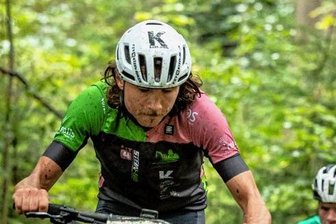 Biker jagen über Stock und Stein - Schwierige, unebene Passagen sind beim Greifensteiner Bikemarathon keine Seltenheit.