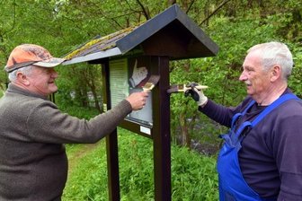 Bilanz: Fischbestand in der Göltzsch hat sich erholt - Frieder Bley und Karl-Heinz Dittmann beteiligten sich am Arbeitseinsatz.Foto: Carsten Steps