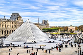 Bilder aus Sachsen unter dem Louvre: So setzt sich das Vogtland ab Mai in Paris in Szene - Tausende besuchen täglich den Louvre. Die Bilder-Ausstellung findet in der Passage unter der gläsernen Pyramide statt.