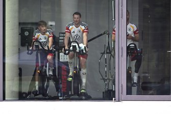 Bilder des Tages vom 01.06.2026 - Frankfurt am Main: Turniervorbereitung vor der WM-Endrunde – Karl und Neuer trainieren auf Ergometern