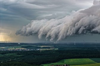 Bilder des Tages vom 02.06.2026 - Wolkenkralle über Baden-Württemberg