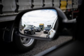 Bilder des Tages vom 04.06.2026 - Fronleichnam und Ferienende: Staualarm auf der A5