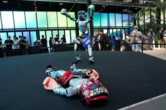 Bilder des Tages vom 15.05.2026 - Blech-Duell: Humanoide Roboter geben eine Boxvorführung im südkoreanischen Seoul.