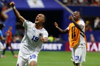 Bilder des Tages vom 15.06.2026 - Kap Verde sorgt bei der WM für eine Überraschung und erkämpft sich einen Punkt gegen Spanien. Im Bild jubelt Dailon Livramento nach dem Abpfiff den Fans zu.