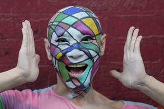 Bilder des Tages vom 31.05.2026 - Ein Teilnehmer nimmt an der jährlichen Pride-Parade zur Feier des Pride-Monats der LGBTQ+-Gemeinschaft in Bangkok teil.