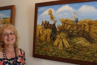 Bilder zeigen das Leben auf dem Land - Stephanie Schnabel zeigt in ihrer Ausstellung auch verschiedene Bilder mit landwirtschaftlichen Motiven von früher. 