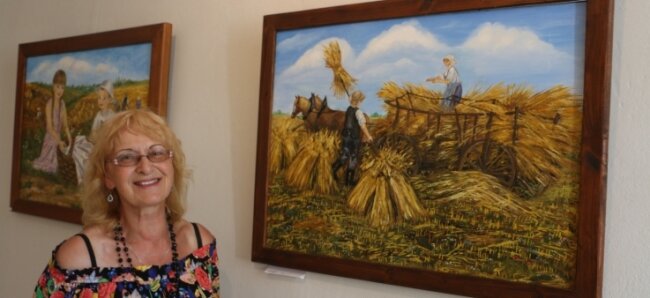 Bilder zeigen das Leben auf dem Land - Stephanie Schnabel zeigt in ihrer Ausstellung auch verschiedene Bilder mit landwirtschaftlichen Motiven von früher. 