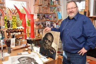 Bildermacher verrät nicht alles - Lichtblau in seinem Atelier in Niederwiesa: Der Künstler feiert am Mittwoch seinen 50. Geburtstag.