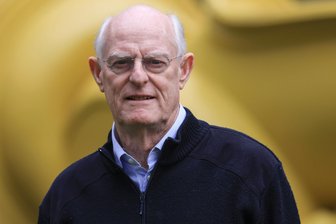 Bildhauer Tony Cragg - Weltstar und Erschaffer der Purple-Path-Skulptur in Aue-Bad Schlema - feiert seinen 75. als Brite mit deutschem Pass - Tony Cragg, Künstler und Bildhauer, in seinem eigenen Skulpturenpark in Wuppertal.