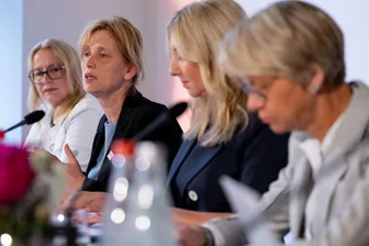 Bildungsminister wollen kritischen Umgang mit Social Media - Die Bildungsminister der Länder haben gemeinsame Ziele und Maßnahmen zur Stärkung der Medienkompetenz in der Schule verabschiedet. (Symbolbild)