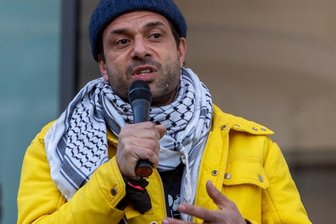 "Bin immer wieder traurig, wenn Plauen damit in den Medien ist" - Kai Schumann auf Heimatbesuch: Der Schauspieler nahm diese Woche an einer Aktion des Colorido-Vereins gegen Rassismus teil. Seine Rede empfanden Zuhörer als "bewegend".