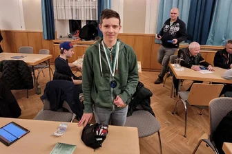 Bingebuben aus Geyer reizen sich in Bärenstein zu Skattiteln auf Landesebene - Jannes Pützschler war bei der Sachsenmeisterschaft im Skat bester Junior. Der 15-Jährige vom SC Bingebuben Geyer besucht die Skat-AG am Gymnasium Einsiedel und wird von seinem Vereinskollegen Willy Pfau angeleitet, der dort als Lehrer in Mathe und Chemie unterrichtet.