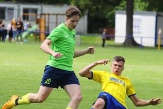 Bingestädter müssen unbedingt gewinnen - Nur mit einem Sieg gegen Schönheide ist der TSV Geyer (mit Jonas Kretzschmann, l.) in der Kreisliga definitiv gerettet. 