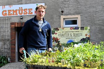 Biohof Hausmann bei Rochlitz: Hoferlebnistag am Sonntag - Daniel Hausmann auf seinem Hof in Breitenborn. Am Sonntag ist hier Hoffest.