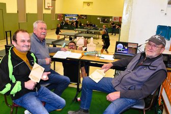 Bis 3 Uhr nachts: Küchenutensilien sorgen in erzgebirgischer Turnhalle für Trubel - Bei ihnen laufen alle Fäden für die Organisation der Schneidbrett-Meisterschaft zusammen: Uwe Wagler, Achim Nestler und Pedro Funke (von rechts).
