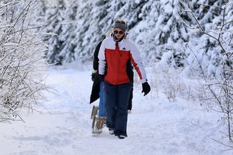 Bis zu 20 Zentimeter Schnee im Erzgebirge: Der Winter kehrt nach Sachsen zurück - Im Bergland fallen nächste Woche nochmal mehrere Zentimeter Neuschnee. (Symbolbild)