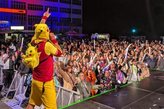 Venga Venga im Erzgebirge: DJ Andy La Toggo plant Partys für bis zu 2000 Gäste - Andy La Toggo bringt das Publikum vor dem alten MZ-Werk in Zschopau in Stimmung.