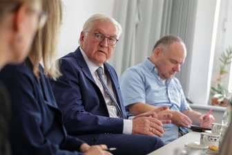 "Bisher hat sich Deutschland immer aus Krisen befreit": Bundespräsident bei der "Freien Presse" Zwickau - Bisher hat Deutschland immer die Kraft gefunden, sich aus Krisen zu befreien, sagte Bundespräsident Frank-Walter Steinmeier (SPD) bei einem Besuch der Lokalredaktion der "Freien Presse" in Zwickau.