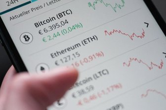 Bitcoin-Betrüger in der Region unterwegs - Investments in Kryptowährungen wie Bitcoin sind selbst für Experten mit viel Risiko verbunden. Wer in diesem Zusammenhang an Betrüger gerät, sieht sein Geld mit großer Wahrscheinlichkeit nicht wieder.