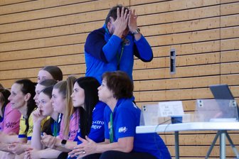Bittere Lehrstunde im Pokal trübt Weihnachtsstimmung der Marienberger Handballerinnen - Für HSV-Trainer Chris Tippmann war die Leistung seiner Mannschaft phasenweise schwer zu ertragen.
