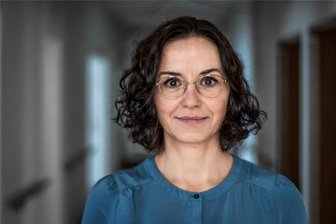 „Bittere Wasser“: Autorin liest im Bürgergarten Stollberg - Aus ihrem Roman „Bittere Wasser" liest Tina Pruschmann in Stollberg.