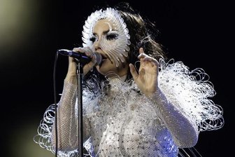Björk live in Leipzig: Pilze, Pandora und Greta Thunberg - Björk im Konzert