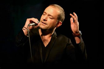 Björn Casapietra verbindet persönliche Erinnerungen mit einem besonderen Konzert im Erzgebirge - Björn Casapietra singt in der Nicolaikirche und verspricht ein besonderes Konzert.