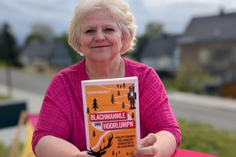 „Blachmannle“, „Hodrlumpen“, „Muhme“: Autorin erklärt kuriose Orts-Spitznamen im Erzgebirge - Claudia Puhlfürst mit ihrem Buch "Blachmannle und Hodrlumpn – von Spitznamen und anderen Kuriositäten im Erzgebirge“.
